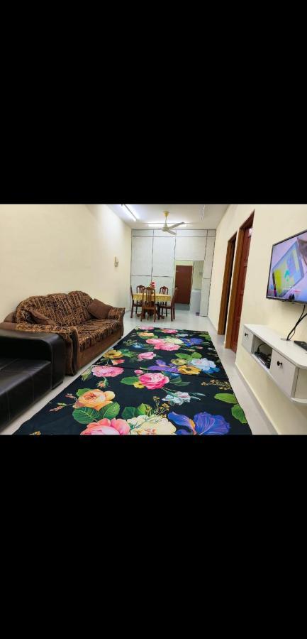 Wafiy Homestay Macang Exterior photo