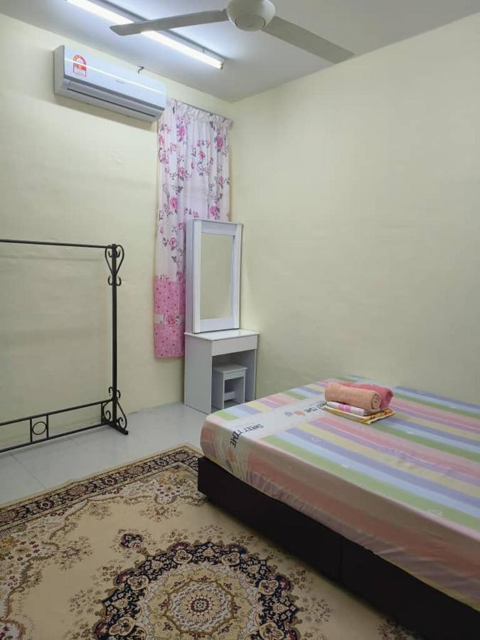 Wafiy Homestay Macang Exterior photo