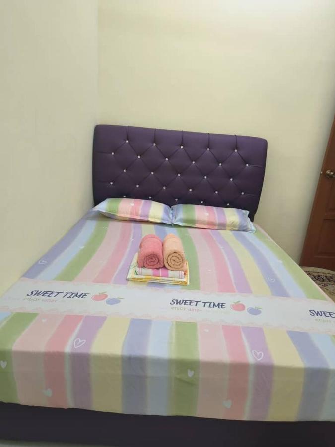 Wafiy Homestay Macang Exterior photo